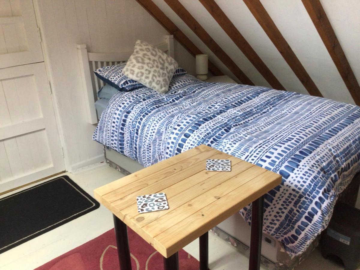 Cozy Camborne Studio Retreat With Two Single Beds מראה חיצוני תמונה